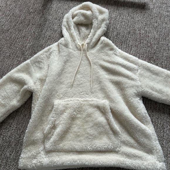 FLUFFY WHITE SWEATER - Size L - Picture 1 of 3